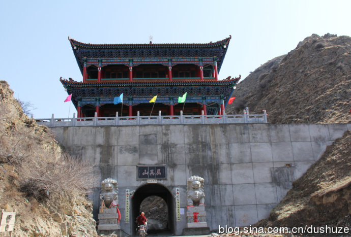 陇上名山——屈吴山